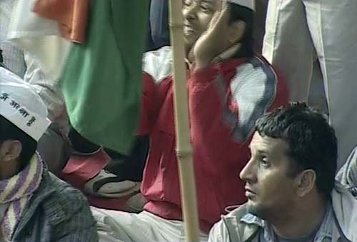 राजघाट के रास्‍ते जंतर-मंतर पर अन्‍ना | अन्‍ना का अनशन