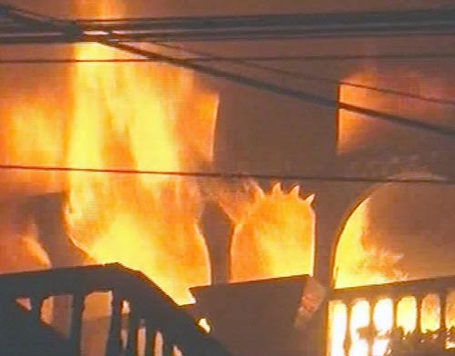 कोलकाता के रबड़ फैक्‍ट्री में लगी आग