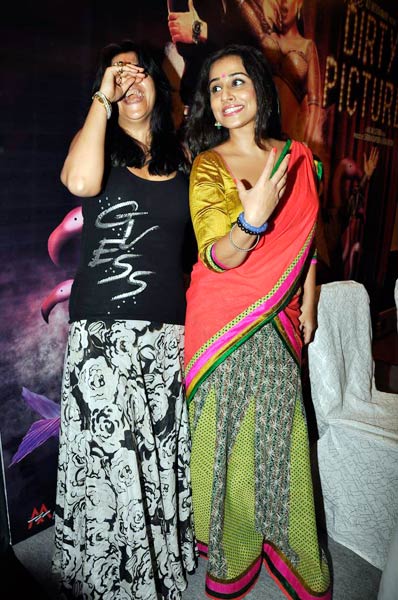 फिल्‍म डर्टी पिक्‍चर की सक्‍सेस पार्टी | विद्या की अदायें