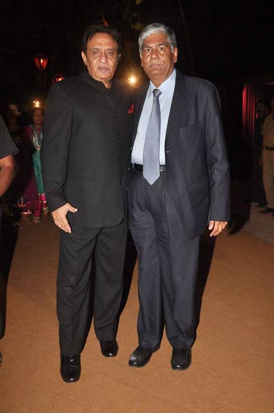 अदवैत-प्रियंका की शादी में किंग खान का जलवा | किंग खान की पार्टी