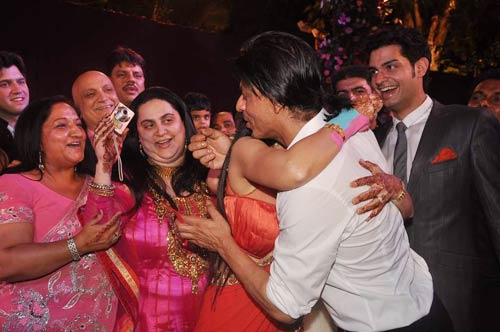 अदवैत-प्रियंका की शादी में किंग खान का जलवा | किंग खान की पार्टी