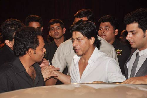 अदवैत-प्रियंका की शादी में किंग खान का जलवा | किंग खान की पार्टी