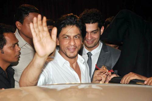 अदवैत-प्रियंका की शादी में किंग खान का जलवा | किंग खान की पार्टी