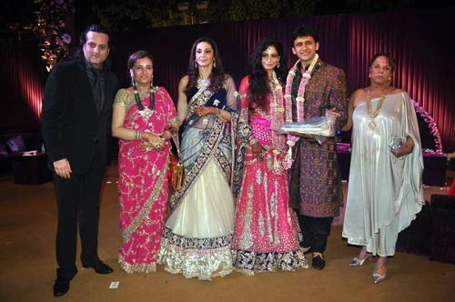 अदवैत-प्रियंका की शादी में किंग खान का जलवा | किंग खान की पार्टी