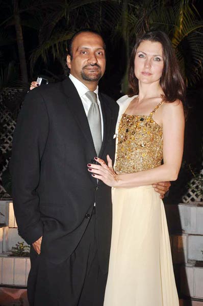 अदवैत-प्रियंका की शादी में किंग खान का जलवा | किंग खान की पार्टी