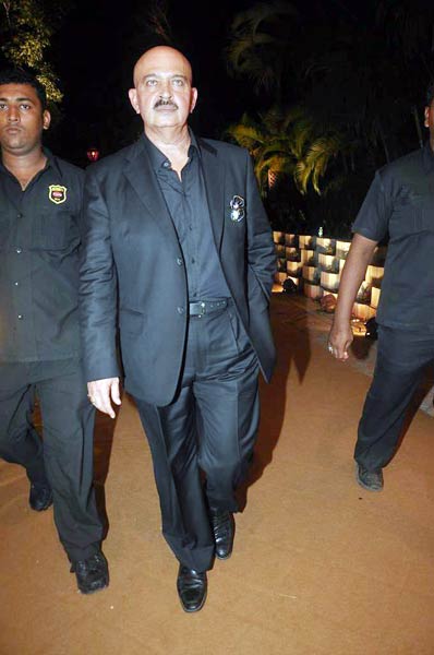 अदवैत-प्रियंका की शादी में किंग खान का जलवा | किंग खान की पार्टी