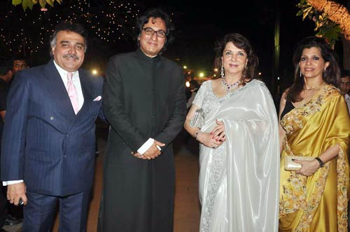 अदवैत-प्रियंका की शादी में किंग खान का जलवा | किंग खान की पार्टी