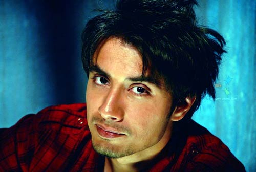 वर्ष 2011 के सबसे सेक्सी एशियाई व्यक्ति  | बोल्‍ड होती बालाएं... 