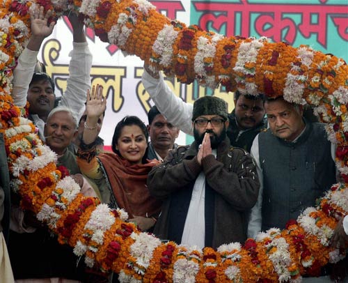 20 दिसंबर 2011: तस्वीरों में देखें दिनभर की बड़ी खबरें | पढ़ें