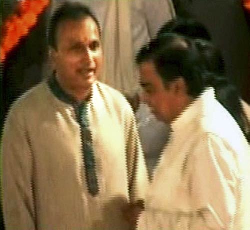 27 दिसंबर 2011: तस्वीरों में देखें दिनभर की बड़ी खबरें | पढ़ें