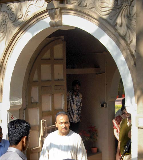 अंबानी बंधुओं के बीच सिमट रही हैं दूरियां