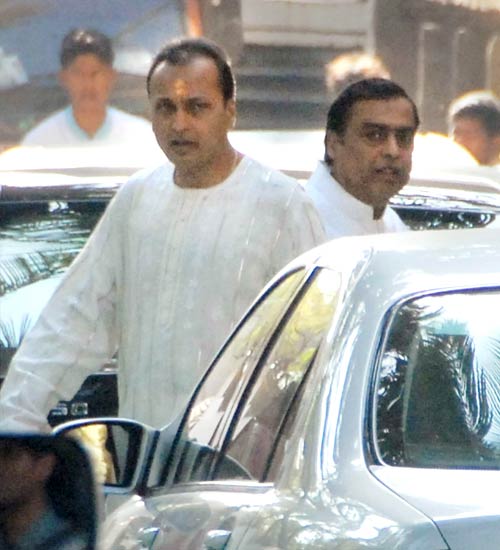 अंबानी बंधुओं के बीच सिमट रही हैं दूरियां