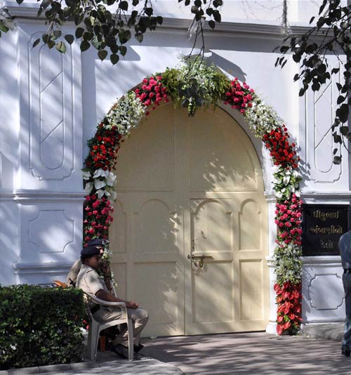 अंबानी बंधुओं के बीच सिमट रही हैं दूरियां