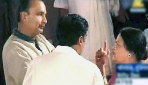 अंबानी बंधुओं के बीच सिमट रही हैं दूरियां