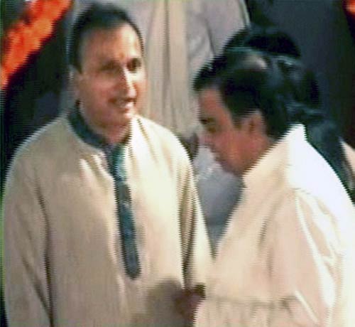 अंबानी बंधुओं के बीच सिमट रही हैं दूरियां