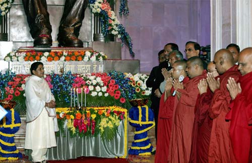 पुण्यतिथि पर राष्ट्र ने बाबा साहेब अंबेडकर को याद किया