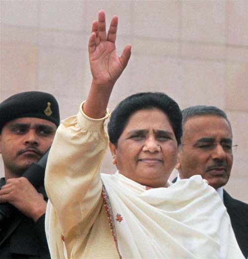 06 दिसंबर 2011: तस्वीरों में देखें दिनभर की बड़ी खबरें | पढ़ें