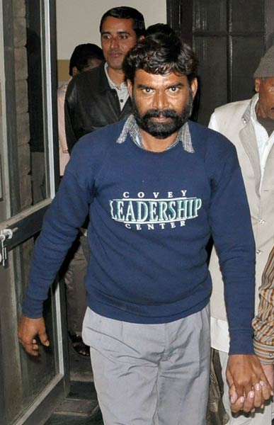 19 दिसंबर 2011: तस्वीरों में देखें दिनभर की बड़ी खबरें | पढ़ें