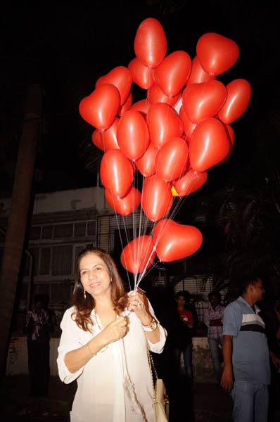 अनिल कपूर की बर्थडे पार्टी में सितारे... । सितारों की मस्‍ती