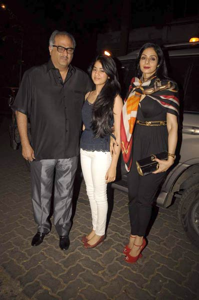 अनिल कपूर की बर्थडे पार्टी में सितारे... । सितारों की मस्‍ती