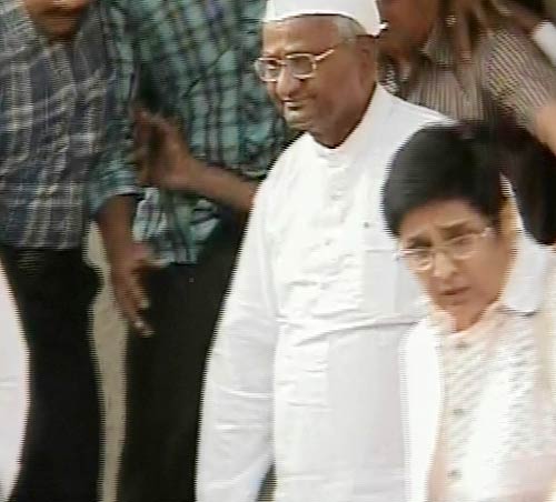 तस्‍वीरों में देखें मुंबई में अन्‍ना का अनशन  | मैं भी अन्‍ना...