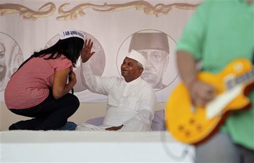 तस्‍वीरों में देखें मुंबई में अन्‍ना का अनशन  | मैं भी अन्‍ना...