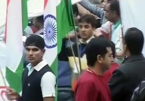 तस्‍वीरों में अन्‍ना का एक दिन का अनशन | जंतर-मंतर पर समर्थक