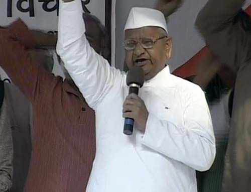 तस्‍वीरों में अन्‍ना का एक दिन का अनशन | जंतर-मंतर पर समर्थक