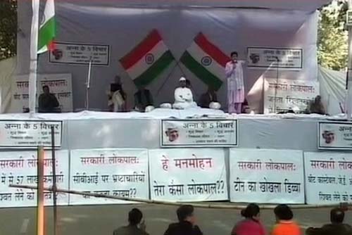 तस्‍वीरों में अन्‍ना का एक दिन का अनशन | जंतर-मंतर पर समर्थक