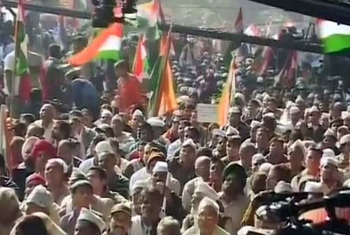 तस्‍वीरों में अन्‍ना का एक दिन का अनशन | जंतर-मंतर पर समर्थक