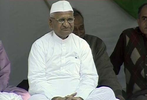 तस्‍वीरों में अन्‍ना का एक दिन का अनशन | जंतर-मंतर पर समर्थक