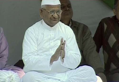 तस्‍वीरों में अन्‍ना का एक दिन का अनशन | जंतर-मंतर पर समर्थक