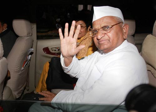 14 दिसंबर 2011: तस्वीरों में देखें दिनभर की बड़ी खबरें | पढ़ें