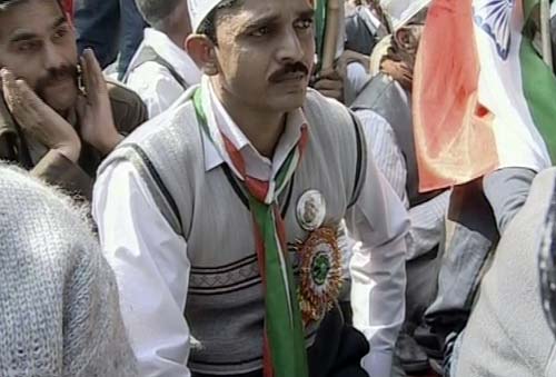 तस्‍वीरों में अन्‍ना का एक दिन का अनशन | जंतर-मंतर पर समर्थक