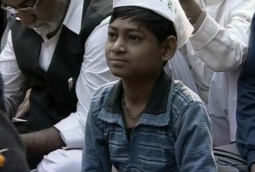 तस्‍वीरों में अन्‍ना का एक दिन का अनशन | जंतर-मंतर पर समर्थक