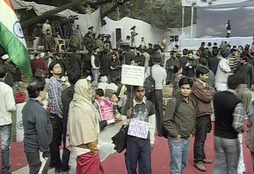 राजघाट के रास्‍ते जंतर-मंतर पर अन्‍ना | अन्‍ना का अनशन