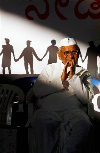 बैंगलोर में अन्ना का ‘लोकायुक्त बचाओ’ अभियान