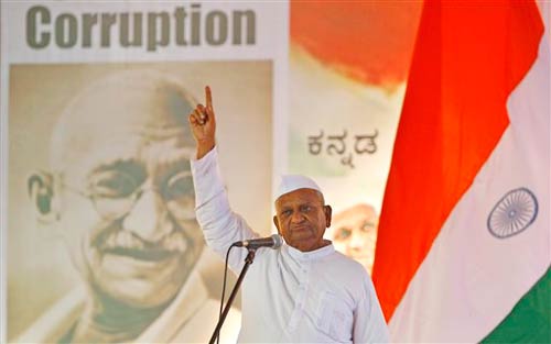 बैंगलोर में अन्ना का ‘लोकायुक्त बचाओ’ अभियान