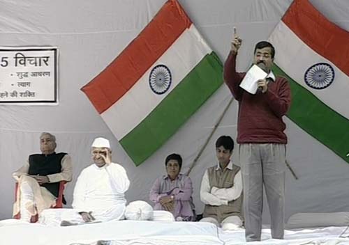 तस्‍वीरों में अन्‍ना का एक दिन का अनशन | जंतर-मंतर पर समर्थक