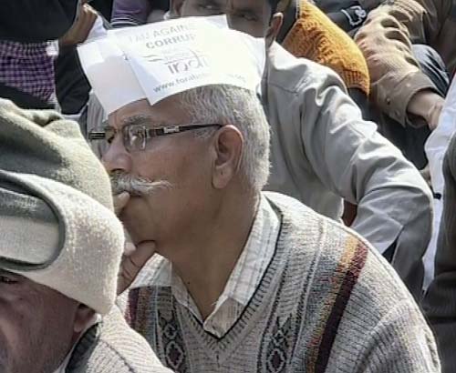 तस्‍वीरों में अन्‍ना का एक दिन का अनशन | जंतर-मंतर पर समर्थक