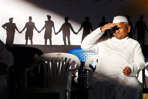 बैंगलोर में अन्ना का ‘लोकायुक्त बचाओ’ अभियान