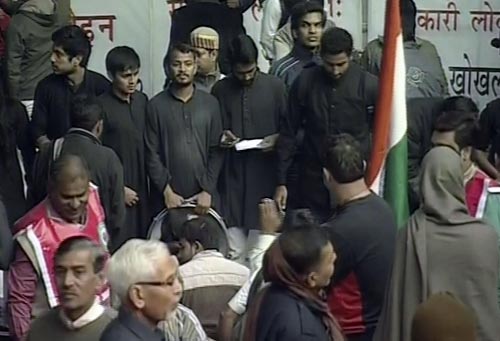 राजघाट के रास्‍ते जंतर-मंतर पर अन्‍ना | अन्‍ना का अनशन