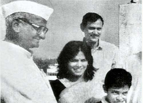 25 दिसंबर 2011: तस्वीरों में देखें दिनभर की बड़ी खबरें | पढ़ें