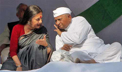 फोटो: देखें अन्ना के अनशन में किसने क्या कहा...