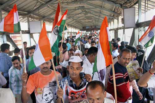 जंतर मंतर पर गूंजा, ‘साडा हक ऐथे रख’ | अन्‍ना का अनशन