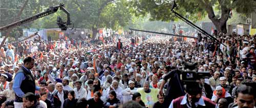 जंतर मंतर पर गूंजा, ‘साडा हक ऐथे रख’ | अन्‍ना का अनशन