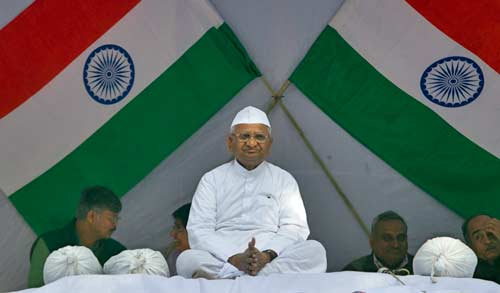 तस्‍वीरों में अन्‍ना का एक दिन का अनशन | जंतर-मंतर पर समर्थक