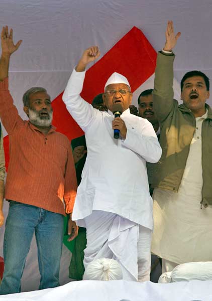 11 दिसंबर 2011: तस्वीरों में देखें दिनभर की बड़ी खबरें | पढ़ें