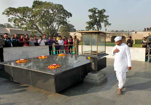 तस्‍वीरों में अन्‍ना का एक दिन का अनशन | जंतर-मंतर पर समर्थक