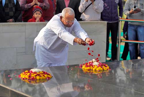 11 दिसंबर 2011: तस्वीरों में देखें दिनभर की बड़ी खबरें | पढ़ें